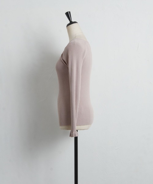 tocco closet（トッコ　クローゼット）の「袖口フリル付きスクエアネックリブニットプルオーバー（ニット/セーター・レディース・ベージュ/ホワイト・M）」の15枚目の写真