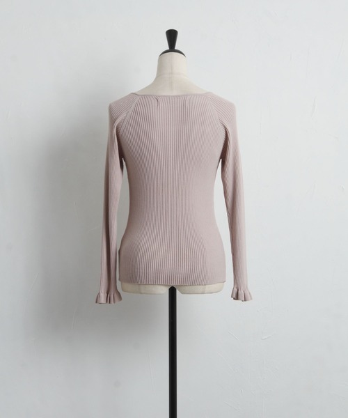 tocco closet（トッコ　クローゼット）の「袖口フリル付きスクエアネックリブニットプルオーバー（ニット/セーター・レディース・ベージュ/ホワイト・M）」の16枚目の写真