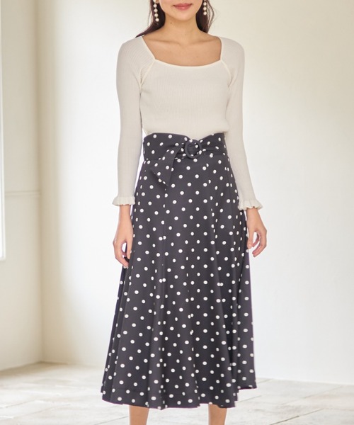 tocco closet（トッコ　クローゼット）の「袖口フリル付きスクエアネックリブニットプルオーバー（ニット/セーター・レディース・ベージュ/ホワイト・M）」の8枚目の写真