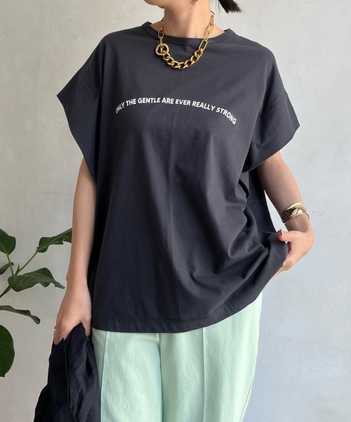 DouDou(ドゥドゥ)の「アーチロゴフレンチスリーブTEE(Tシャツ/カットソー・レディース・アイボリー/チャコールグレー/オフホワイト・FREE)」の1枚目の写真