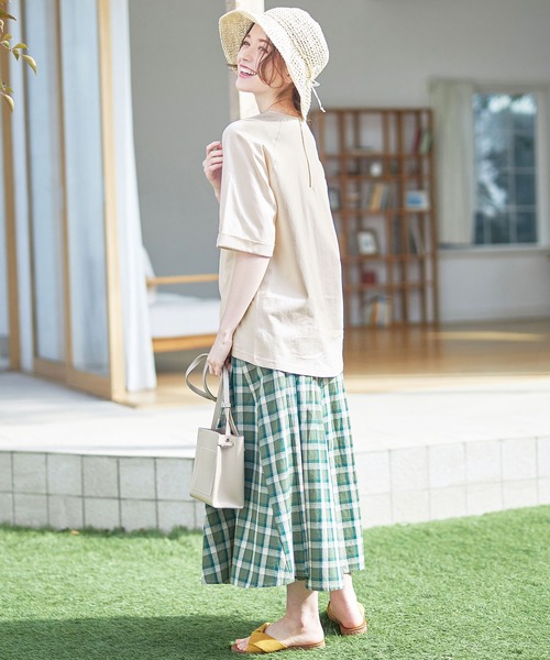 Viola e Viola(ヴィオラエヴィオラ)の「【UVカット&汗ジミ防止】後ろファスナープルオーバー(Tシャツ/カットソー・レディース・スミクロ/アイボリー/パープル/ライトグリーン・LARGE/X-LARGE/MEDIUM/XX-LARGE)」の5枚目の写真
