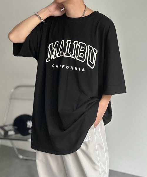 CREARE -LINO-（クレアーレリノ）の「天竺 立体カレッジロゴ オーバーサイズ Tシャツ<ユニセックス>（Tシャツ/カットソー・メンズ・ブルー系その他/ブルー/グレー/ライトグレー/ライトブルー/ブラック/シルバー/ピンク/チャコール/ネイビー/アイボリー/グレー系その他/ブラック系その他・FREE/MEDIUM/LARGE）」の5枚目の写真
