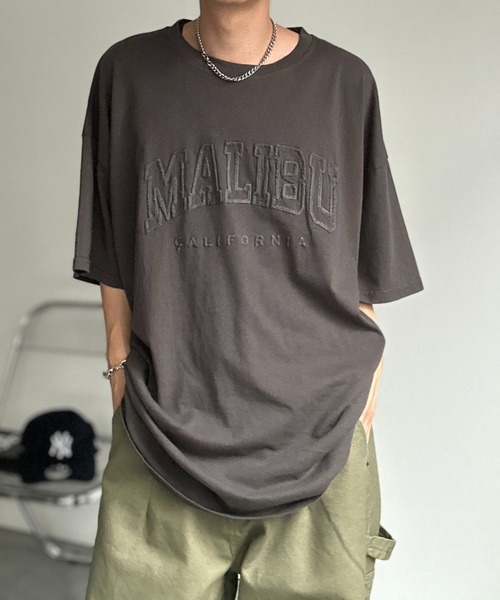 CREARE -LINO-（クレアーレリノ）の「天竺 立体カレッジロゴ オーバーサイズ Tシャツ<ユニセックス>（Tシャツ/カットソー・メンズ・ブルー系その他/ブルー/グレー/ライトグレー/ライトブルー/ブラック/シルバー/ピンク/チャコール/ネイビー/アイボリー/グレー系その他/ブラック系その他・FREE/MEDIUM/LARGE）」の9枚目の写真