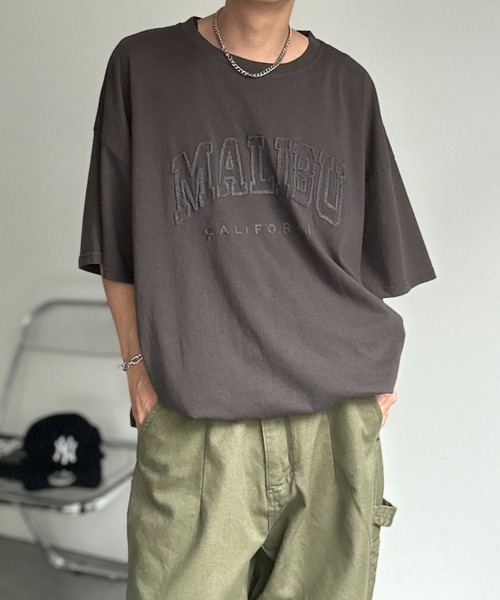 CREARE -LINO-（クレアーレリノ）の「天竺 立体カレッジロゴ オーバーサイズ Tシャツ<ユニセックス>（Tシャツ/カットソー・メンズ・ブルー系その他/ブルー/グレー/ライトグレー/ライトブルー/ブラック/シルバー/ピンク/チャコール/ネイビー/アイボリー/グレー系その他/ブラック系その他・FREE/MEDIUM/LARGE）」の18枚目の写真