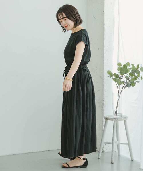 ITEMS URBANRESEARCH（アイテムズ アーバンリサーチ）の「ウエストギャザープリーツワンピース（ワンピース・レディース・ブラック/グレー/グリーン/マスタード・FREE）」の20枚目の写真