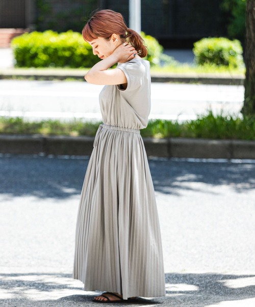 ITEMS URBANRESEARCH（アイテムズ アーバンリサーチ）の「ウエストギャザープリーツワンピース（ワンピース・レディース・ブラック/グレー/グリーン/マスタード・FREE）」の11枚目の写真