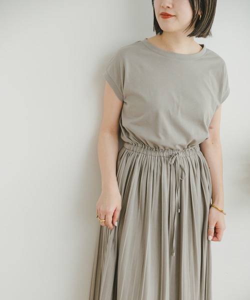 ITEMS URBANRESEARCH（アイテムズ アーバンリサーチ）の「ウエストギャザープリーツワンピース（ワンピース・レディース・ブラック/グレー/グリーン/マスタード・FREE）」の21枚目の写真