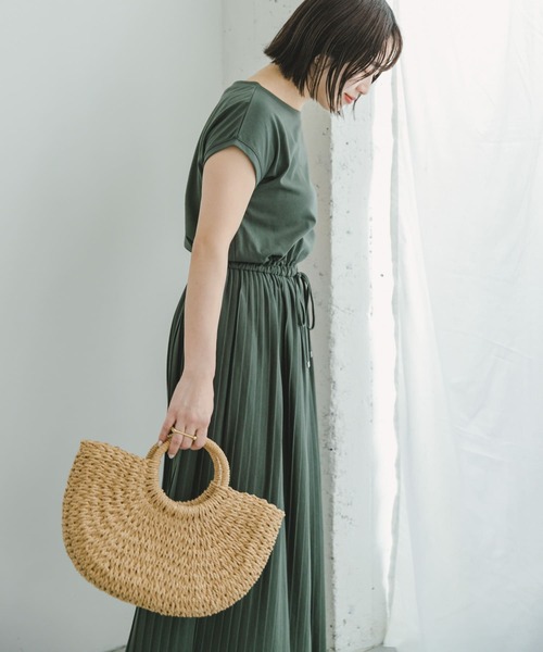 ITEMS URBANRESEARCH（アイテムズ アーバンリサーチ）の「ウエストギャザープリーツワンピース（ワンピース・レディース・ブラック/グレー/グリーン/マスタード・FREE）」の7枚目の写真