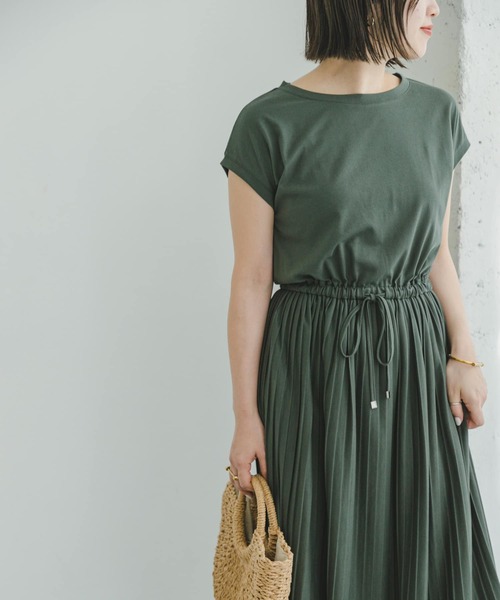 ITEMS URBANRESEARCH（アイテムズ アーバンリサーチ）の「ウエストギャザープリーツワンピース（ワンピース・レディース・ブラック/グレー/グリーン/マスタード・FREE）」の12枚目の写真