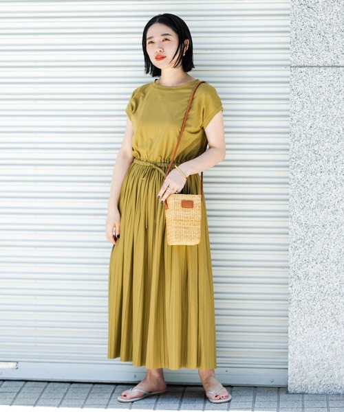 ITEMS URBANRESEARCH（アイテムズ アーバンリサーチ）の「ウエストギャザープリーツワンピース（ワンピース・レディース・ブラック/グレー/グリーン/マスタード・FREE）」の8枚目の写真
