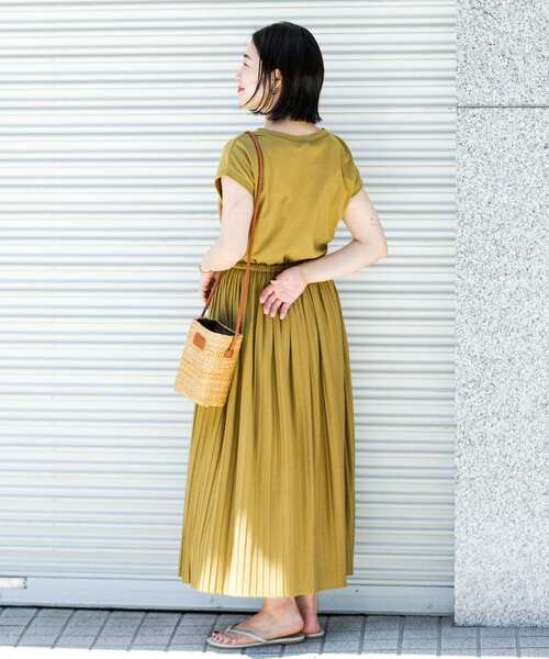 ITEMS URBANRESEARCH（アイテムズ アーバンリサーチ）の「ウエストギャザープリーツワンピース（ワンピース・レディース・ブラック/グレー/グリーン/マスタード・FREE）」の13枚目の写真