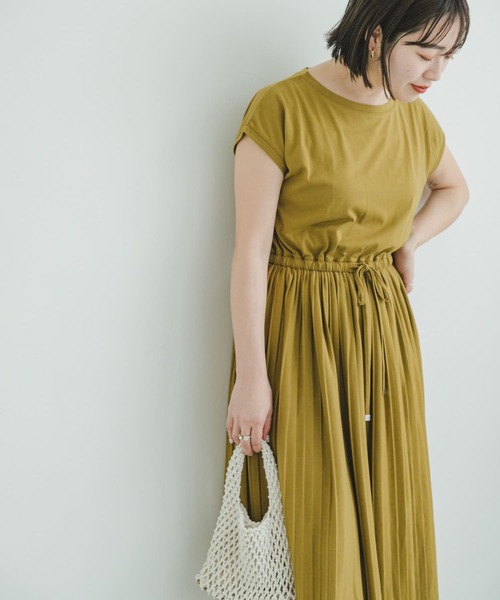 ITEMS URBANRESEARCH（アイテムズ アーバンリサーチ）の「ウエストギャザープリーツワンピース（ワンピース・レディース・ブラック/グレー/グリーン/マスタード・FREE）」の18枚目の写真