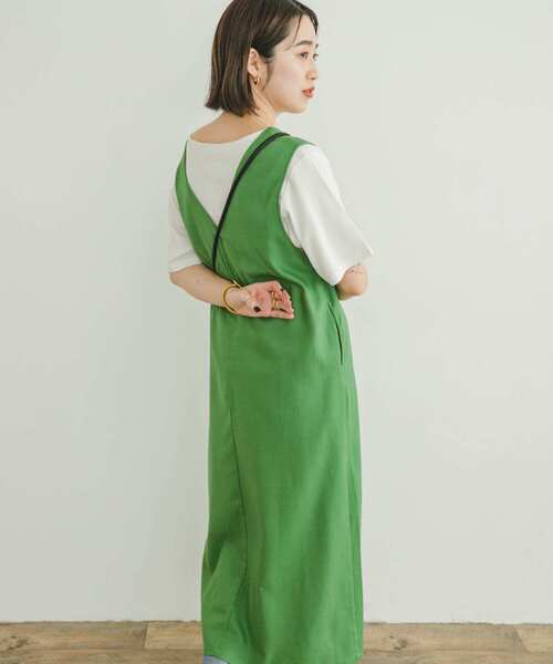 ITEMS URBANRESEARCH（アイテムズ アーバンリサーチ）の「コットンリネンVネックノースリワンピース（ワンピース・レディース・ブラック/レッド/モカ/グリーン・FREE）」の7枚目の写真