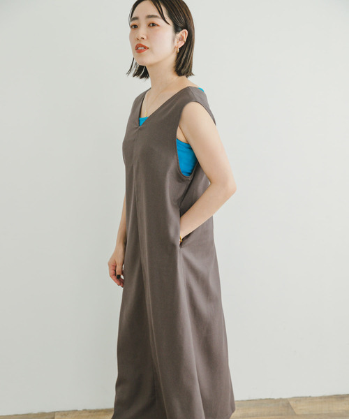 ITEMS URBANRESEARCH（アイテムズ アーバンリサーチ）の「コットンリネンVネックノースリワンピース（ワンピース・レディース・ブラック/レッド/モカ/グリーン・FREE）」の13枚目の写真