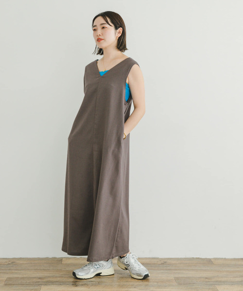 ITEMS URBANRESEARCH（アイテムズ アーバンリサーチ）の「コットンリネンVネックノースリワンピース（ワンピース・レディース・ブラック/レッド/モカ/グリーン・FREE）」の14枚目の写真