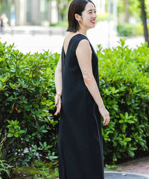 ITEMS URBANRESEARCH（アイテムズ アーバンリサーチ）の「コットンリネンVネックノースリワンピース（ワンピース・レディース・ブラック/レッド/モカ/グリーン・FREE）」の17枚目の写真