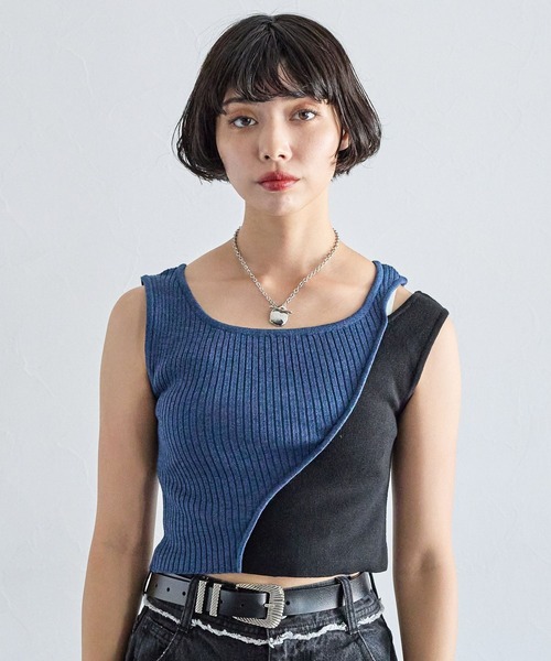 PAGEBOY（ページボーイ）の「バイカラーショルダースリットタンク（タンクトップ・レディース・ブラック/ブルー/グレイッシュベージュ・FREE）」の10枚目の写真