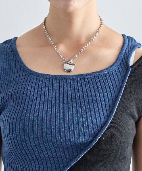 PAGEBOY（ページボーイ）の「バイカラーショルダースリットタンク（タンクトップ・レディース・ブラック/ブルー/グレイッシュベージュ・FREE）」の7枚目の写真