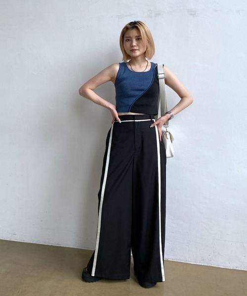 PAGEBOY（ページボーイ）の「バイカラーショルダースリットタンク（タンクトップ・レディース・ブラック/ブルー/グレイッシュベージュ・FREE）」の17枚目の写真