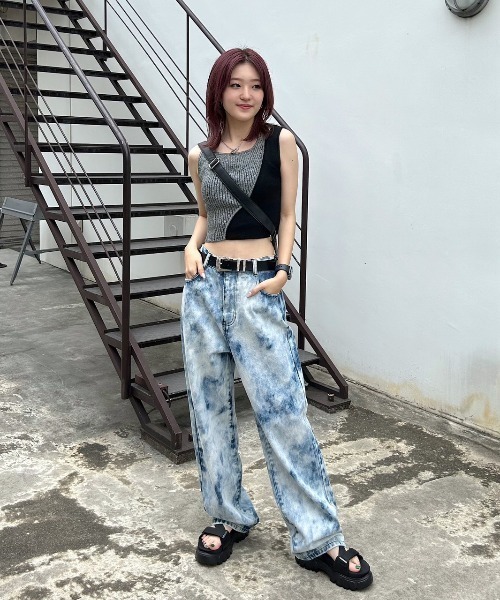 PAGEBOY（ページボーイ）の「バイカラーショルダースリットタンク（タンクトップ・レディース・ブラック/ブルー/グレイッシュベージュ・FREE）」の16枚目の写真