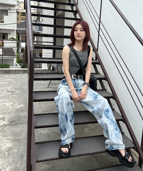 PAGEBOY（ページボーイ）の「バイカラーショルダースリットタンク（タンクトップ・レディース・ブラック/ブルー/グレイッシュベージュ・FREE）」の20枚目の写真