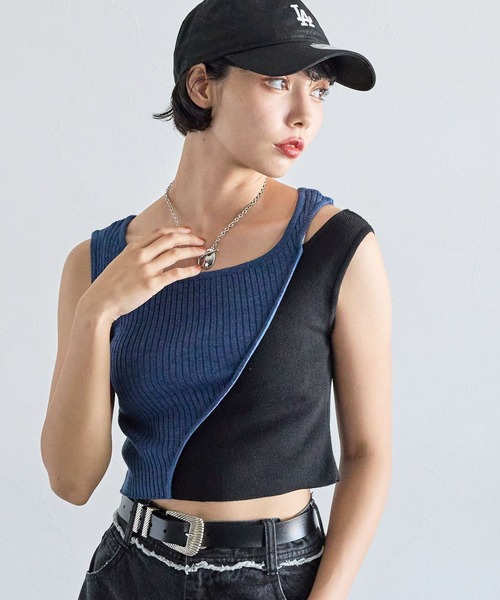 PAGEBOY（ページボーイ）の「バイカラーショルダースリットタンク（タンクトップ・レディース・ブラック/ブルー/グレイッシュベージュ・FREE）」の22枚目の写真