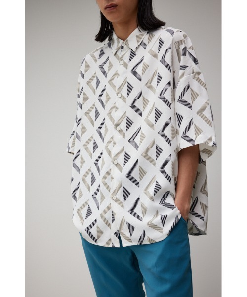 AZUL by moussy(アズールバイマウジー)の「梨地総柄ビッグシルエットシャツ(シャツ/ブラウス・メンズ・ブルー系その他/グレー系その他/ホワイト系その他/ホワイト系その他2/ブラック系その他・FREE)」の3枚目の写真