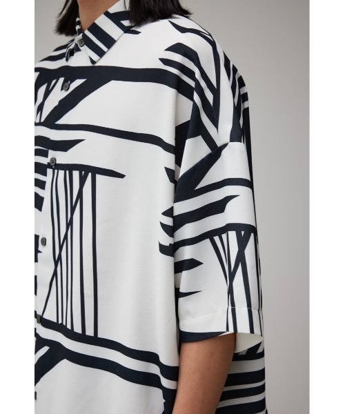 AZUL by moussy(アズールバイマウジー)の「梨地総柄ビッグシルエットシャツ(シャツ/ブラウス・メンズ・ブルー系その他/グレー系その他/ホワイト系その他/ホワイト系その他2/ブラック系その他・FREE)」の15枚目の写真