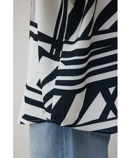 AZUL by moussy(アズールバイマウジー)の「梨地総柄ビッグシルエットシャツ(シャツ/ブラウス・メンズ・ブルー系その他/グレー系その他/ホワイト系その他/ホワイト系その他2/ブラック系その他・FREE)」の16枚目の写真