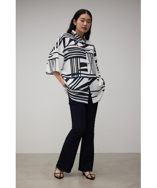 AZUL by moussy(アズールバイマウジー)の「梨地総柄ビッグシルエットシャツ(シャツ/ブラウス・メンズ・ブルー系その他/グレー系その他/ホワイト系その他/ホワイト系その他2/ブラック系その他・FREE)」の6枚目の写真