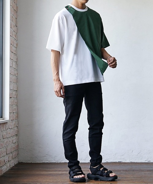 MinoriTY(マイノリティ)の「【アシメが作るモードな雰囲気】バイカラーオーバーサイズTシャツ ビッグTシャツ メンズ 半袖Tシャツ ルーズシルエット 夏服 秋服(Tシャツ/カットソー・メンズ・ホワイト×グリーン/ブラック×ベージュ/ホワイト×グレー・M/L)」の7枚目の写真