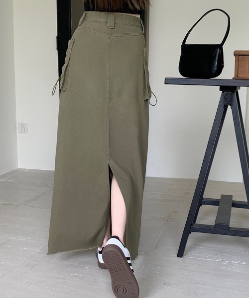 FREE STYLISTS(フリー スタイリスト)の「YUGA_YGMC バックスリット入り デニム カーゴ調スカート(デニムスカート・レディース・カーキ/オフホワイト/モカ・L/M/XL/S)」の4枚目の写真