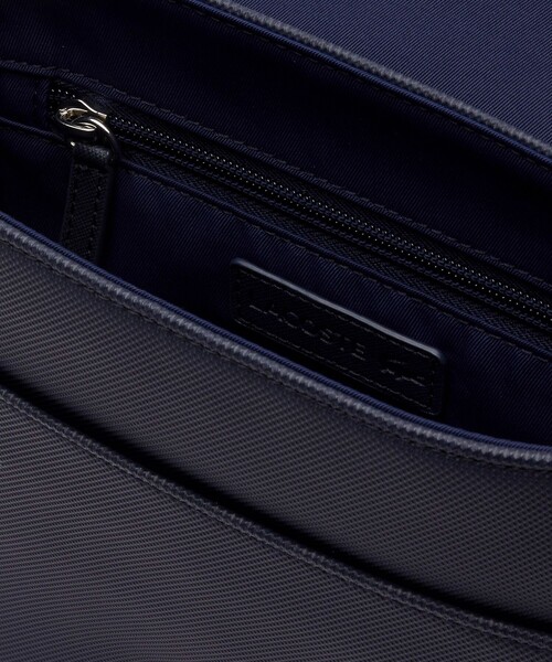 LACOSTE(ラコステ)の「メンズクラシック スリムフラップサッチェルバッグ / ショルダーバッグ(ショルダーバッグ・メンズ・ブラック/ネイビー・FREE)」の19枚目の写真