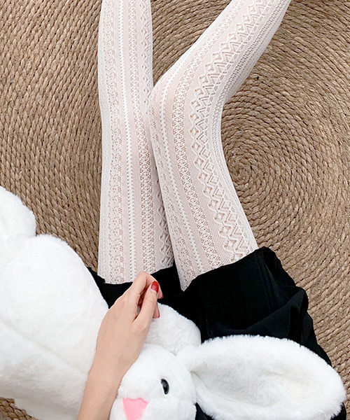 c.u.l（シーユーエル）の「ラッセル柄レースタイツ cula715（タイツ/ストッキング・レディース・ホワイト/ブラック・FREE）」の4枚目の写真