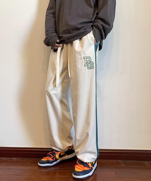 BASQUE magenta（バスクマゼンタ）の「ベロアサイドラインロゴデザインワイドトラックパンツ（その他パンツ・メンズ・アイボリー/ブラック/ブルー・M/L）」の2枚目の写真