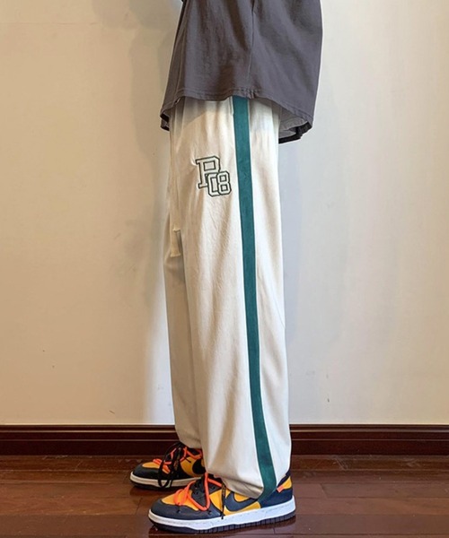 BASQUE magenta（バスクマゼンタ）の「ベロアサイドラインロゴデザインワイドトラックパンツ（その他パンツ・メンズ・アイボリー/ブラック/ブルー・M/L）」の4枚目の写真