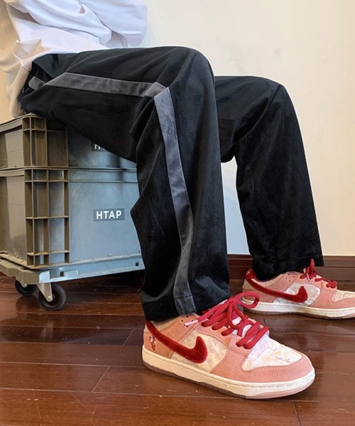 BASQUE magenta（バスクマゼンタ）の「ベロアサイドラインロゴデザインワイドトラックパンツ（その他パンツ・メンズ・アイボリー/ブラック/ブルー・M/L）」の13枚目の写真