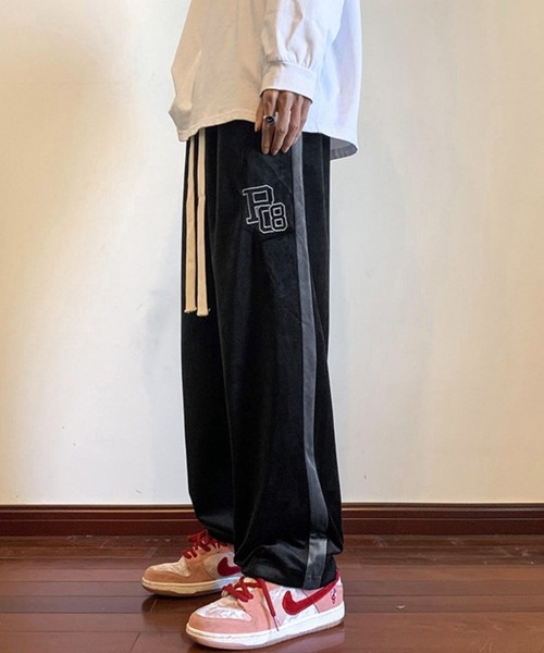BASQUE magenta（バスクマゼンタ）の「ベロアサイドラインロゴデザインワイドトラックパンツ（その他パンツ・メンズ・アイボリー/ブラック/ブルー・M/L）」の17枚目の写真