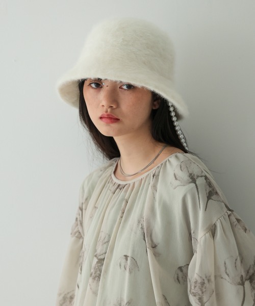Bab（バブ）の「チェーン付きアンゴラライクバケットハット（ハット・レディース・グレー/オフホワイト・ONESIZE）」の7枚目の写真