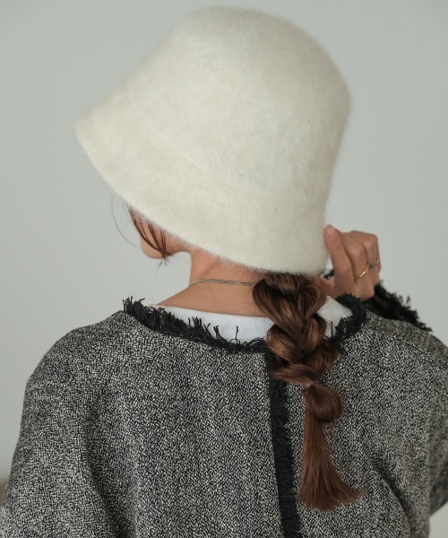 Bab（バブ）の「チェーン付きアンゴラライクバケットハット（ハット・レディース・グレー/オフホワイト・ONESIZE）」の8枚目の写真