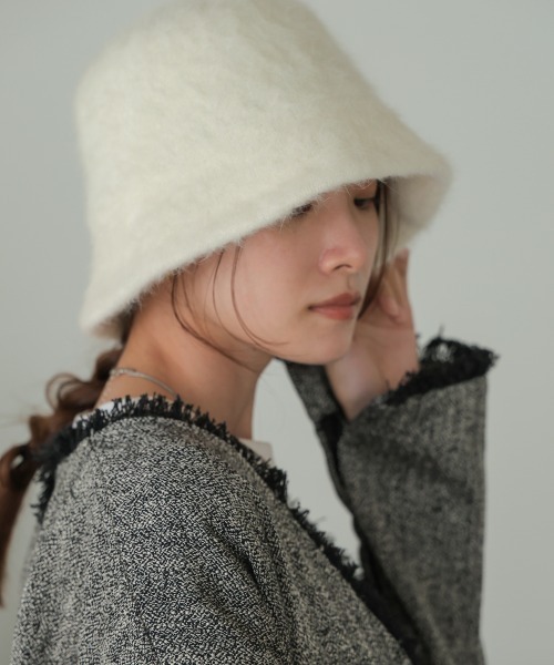 Bab（バブ）の「チェーン付きアンゴラライクバケットハット（ハット・レディース・グレー/オフホワイト・ONESIZE）」の9枚目の写真