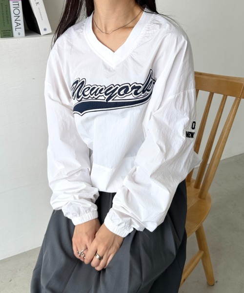 NIKE 90s ナイロンプルオーバーナイロンジャケット ロゴ刺繍カレッジロゴ セール】カレッジロゴ刺繍ナイロンプルオーバー（Tシャツ