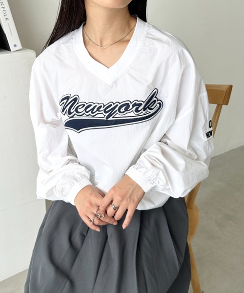 カレッジロゴ ナイロンプルオーバー セール】カレッジロゴ刺繍ナイロンプルオーバー（Tシャツ