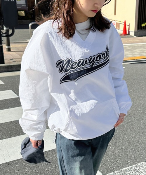 カレッジロゴ ナイロンプルオーバー セール】カレッジロゴ刺繍ナイロンプルオーバー（Tシャツ