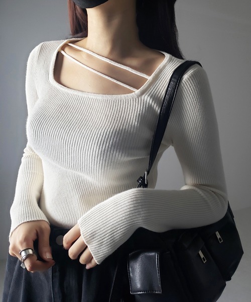 me+em select(ミームセレクト)の「【 3color 】2ストラップスクエアネックリブニット(ニット/セーター・レディース・アイボリー/ブラック/グリーン・FREE)」の2枚目の写真