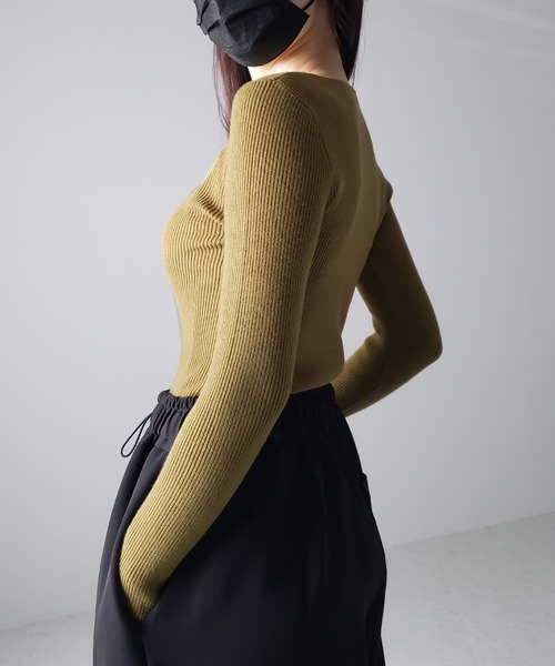 me+em select(ミームセレクト)の「【 3color 】2ストラップスクエアネックリブニット(ニット/セーター・レディース・アイボリー/ブラック/グリーン・FREE)」の19枚目の写真