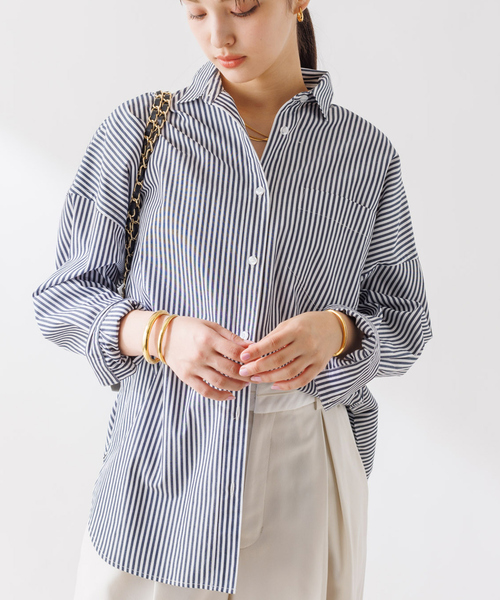 Rouge vif Anna（ルージュヴィフアンナ）の「コットンブロードタックフォルムシャツ（シャツ/ブラウス・レディース・ホワイト/ネイビー/サックスブルー/ブルー/ピンク/ダークネイビー/ベージュ/ブラック・フリー）」の4枚目の写真