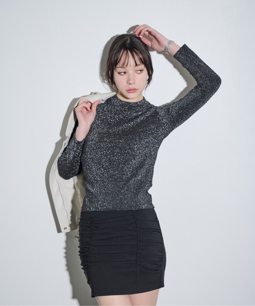 MOCOA'S（モコアズ）の「スパークルラメニットトップス（Tシャツ/カットソー・レディース・ブラック/グレー・FREE）」の4枚目の写真