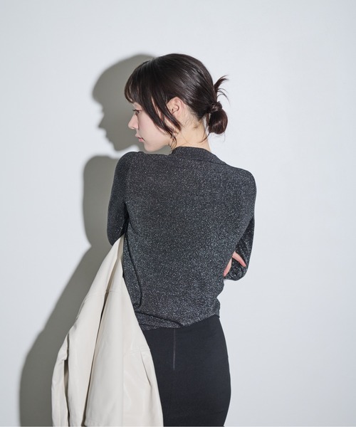 MOCOA'S（モコアズ）の「スパークルラメニットトップス（Tシャツ/カットソー・レディース・ブラック/グレー・FREE）」の5枚目の写真