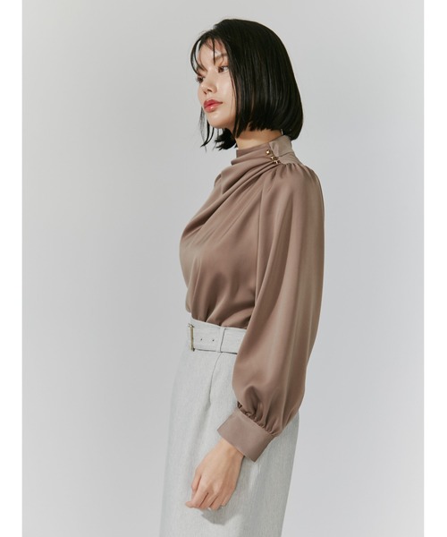 TONAL（トーナル）の「サテンハイネックドレープブラウス（シャツ 
